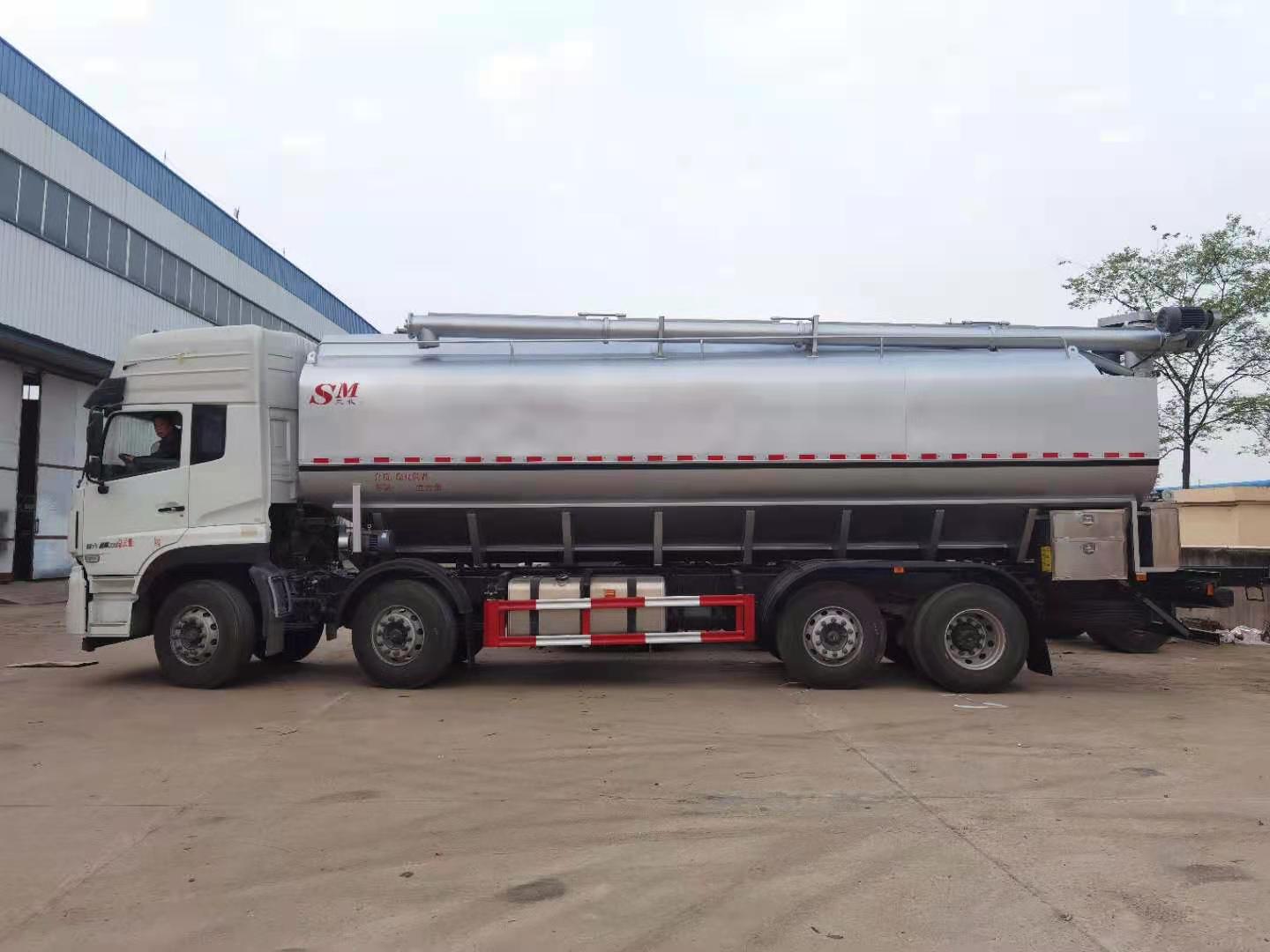前四后六散裝飼料車(chē)國(guó)六